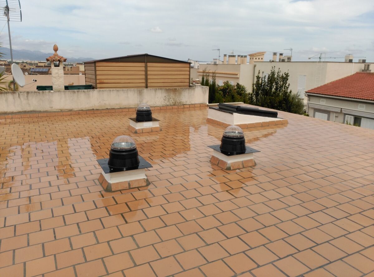 Tres cúpulas TubYsol® instaladas sobre una azotea